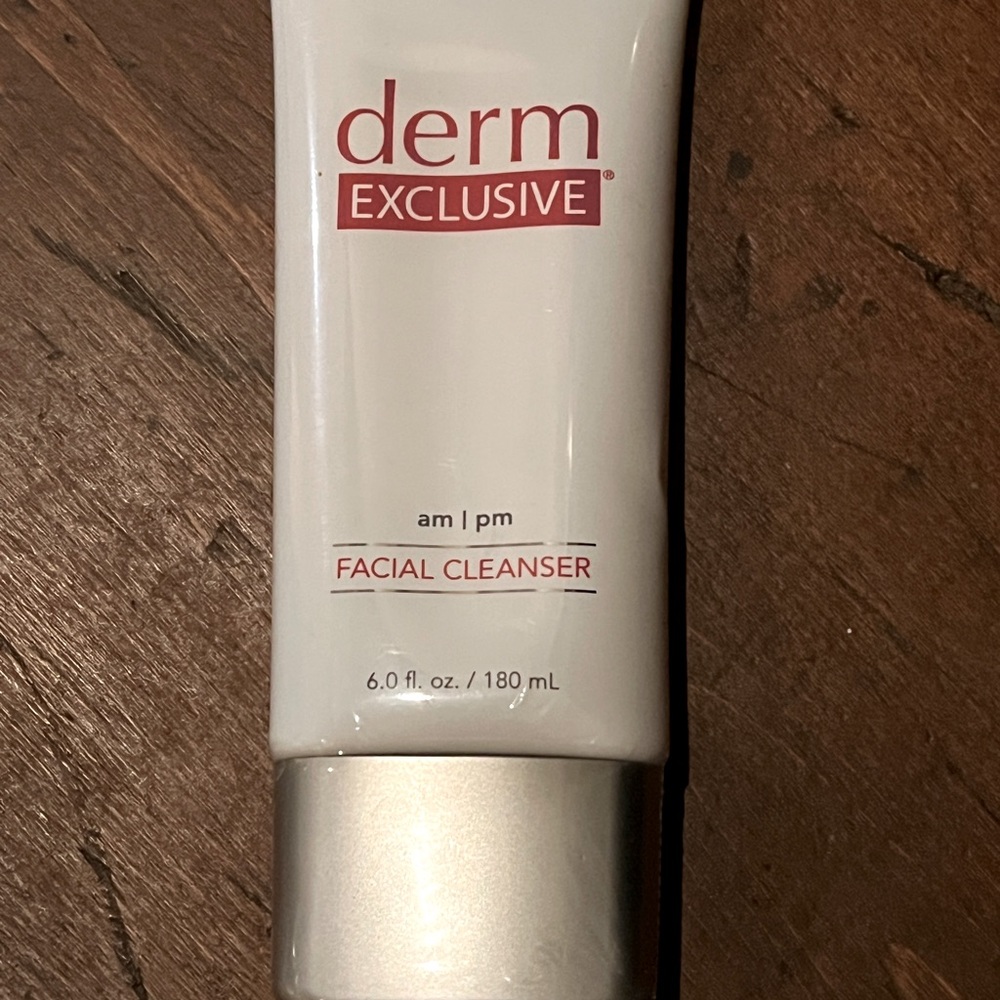New Sealed Derm Exclusive Facial Cleanser - 6.0 FL Oz